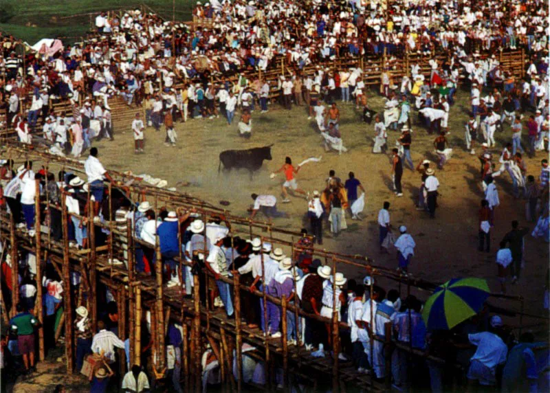 Corraleja durante el carnaval. Riosucio, Caldas. Jeremy Horner