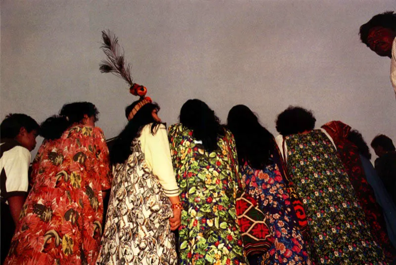Los indios Wayúu de La Guajira se distinguen por la particularidad de sus instrumentos musicales y por la manera de tocarlos. En todas sus fiestas aparece la isira o maraca esférica; la kasha o tambor cilíndrico de dos membranas percutido con dos baguetas; la timbirimba guimbarda o birimbao, aro metálico al que va soldado un fleje de acero que se hace vibrar, y la maasi, flauta traversera de lengüeta libre con orificios digitales. Jeremy Horner