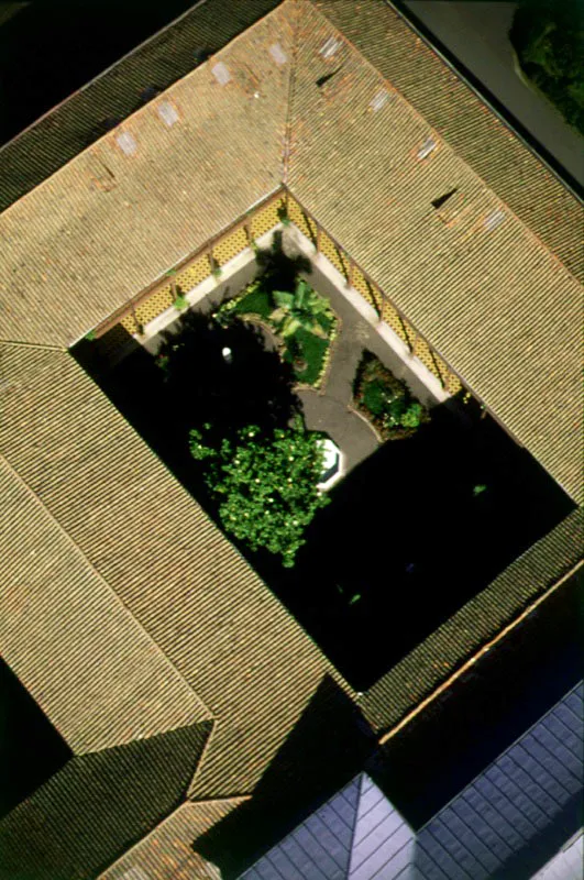 Patio del claustro de San Façon. Eric Williams