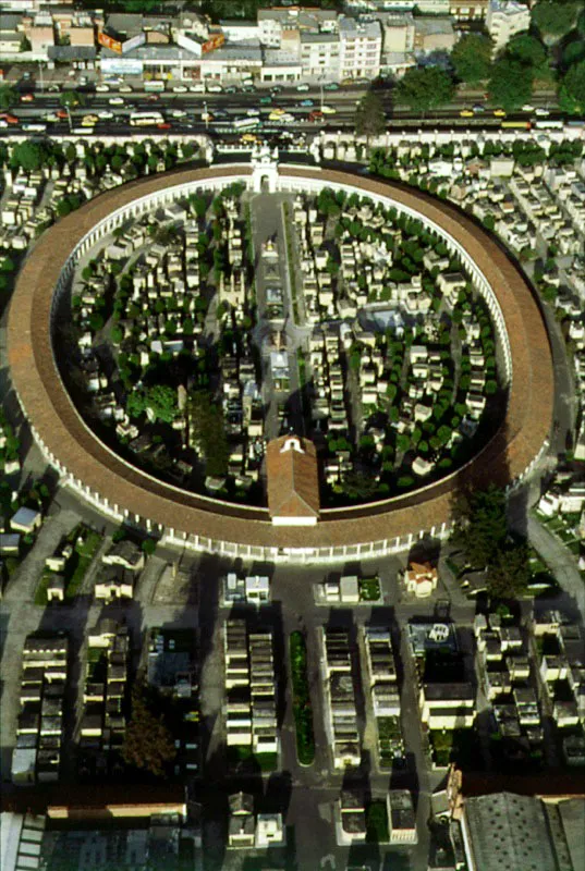 Cementerio Central. El Cementerio Central de Bogotá es casi tan antiguo como la ciudad. Se le ha consagrado como panteón nacional, pues allí descansan los restos de muchos colombianos ilustres. En 1837, por iniciativa del Ministro Plenipotenciario de Inglaterra, William Turner, se construyó, al oriente del Cementerio Católico, el que se conoció como Cementerio Inglés, en memoria de la Legión Británica, y para sepultar allí a los súbditos ingleses que fallecieran en tierra colombiana. En los años cuarenta el Cementerio Católico y el Inglés se unieron para formar el Cementerio Central. Aldo Brando