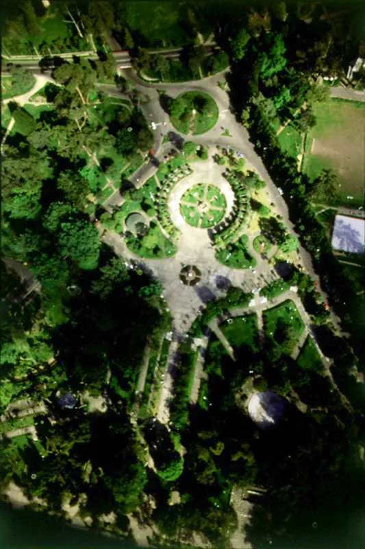 Parque Nacional Enrique Olaya Herrera . En 1932, durante la administración del presidente Enrique Olaya Herrera, el Ministro de Hacienda, Esteban Jaramillo, adelantó las gestiones para adquirir los terrenos donde se implementaría un gran parque nacional, pulmón principal de la capital. Los terrenos escogidos fueron los de la finca El Tejar de Alcalá, parte de los de la Hacienda de La Merced, y los de la familia de Francisco Montaña. El Parque fue inaugurado en 1938 y se le dio el nombre de Parque Nacional Enrique Olaya Herrera, como homenaje al presidente que hizo posible su realización. Aldo Brando