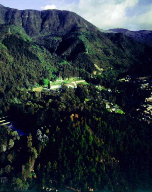 Bosques de los cerros orientales y Escuela Logística del Ejército Nacional. También construyó la administración de Pedro Nel Ospina el edificio del Hospital Militar, cerca del acueducto de Vitelma. En 1955 el Hospital Militar se trasladó a su actual sede, y en la antigua se instaló la Escuela de Logística del Ejército Nacional. Pilar Gómez