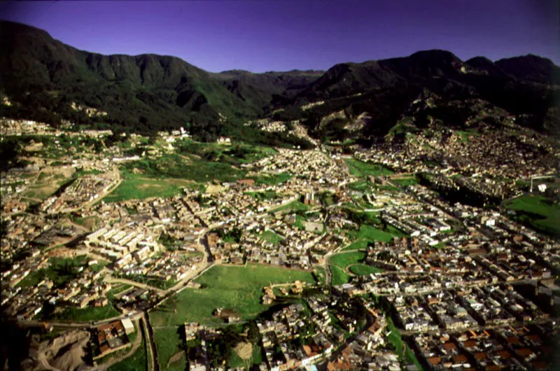 Barrio Santa Ana Sur y alrededores. Vecina al Parque 1 de Mayo se desarroll la urbanizacin Santa Ana del Sur, rodeada por las de Villa Javier, La Mara y la Quinta Ramos, muestras del empuje que est tomando en el sur de la ciudad el desarrollo urbanstico y habitacional. Pilar Gmez