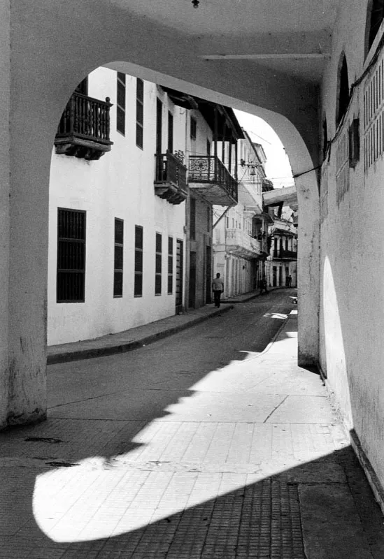 Arco de Cabal sobre la Calle de la Amargura. Hernn Daz