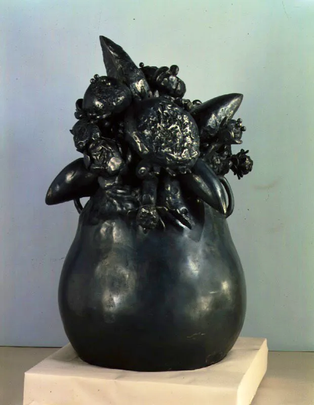 Racimo de flores. 
1977-1978. 
Bronce. 
130 x 85 x 85 cm 