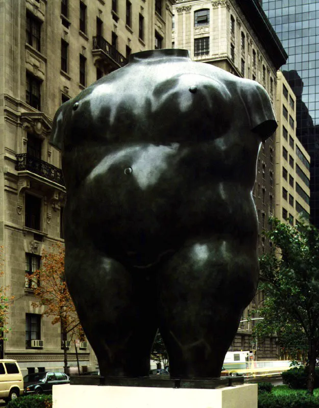 Torso femenino.  
1982.  
Bronce, edicin de 2.  
331 x 183 x 122 cm. 
Park Avenue, Nueva York. 1993 