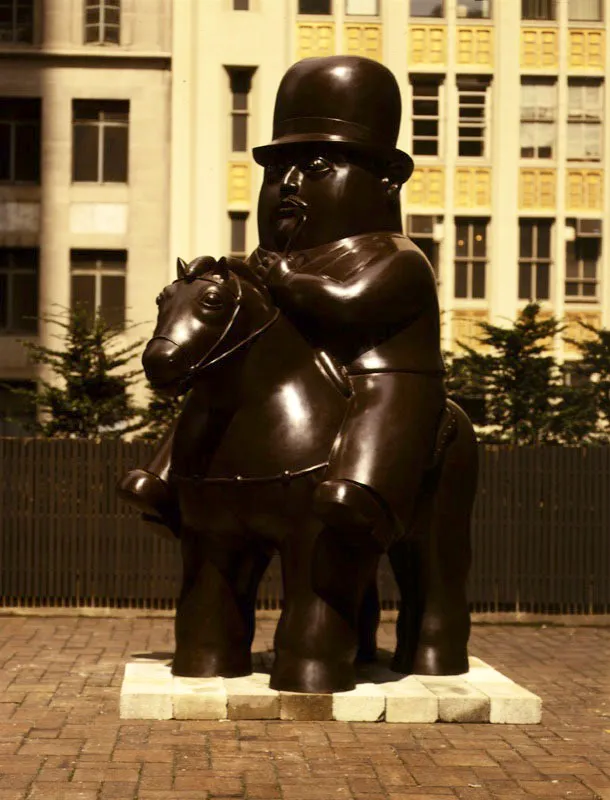 Hombre a caballo.  
1984.  
Bronce, edicin de 3.  
250 x 193 x 132 cm.  