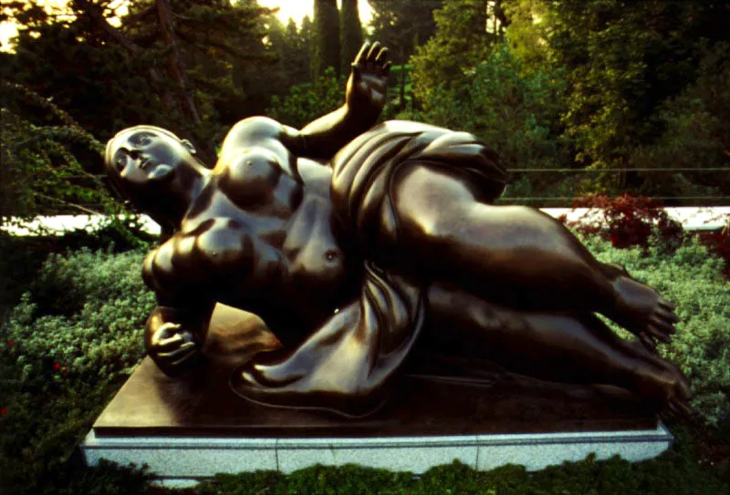 Muchacha recostada.  
1989.  
Bronce, edicin de 3.  
152 x 229,9 x 116,8 cm. 
Muse Olympique, Lausana.   