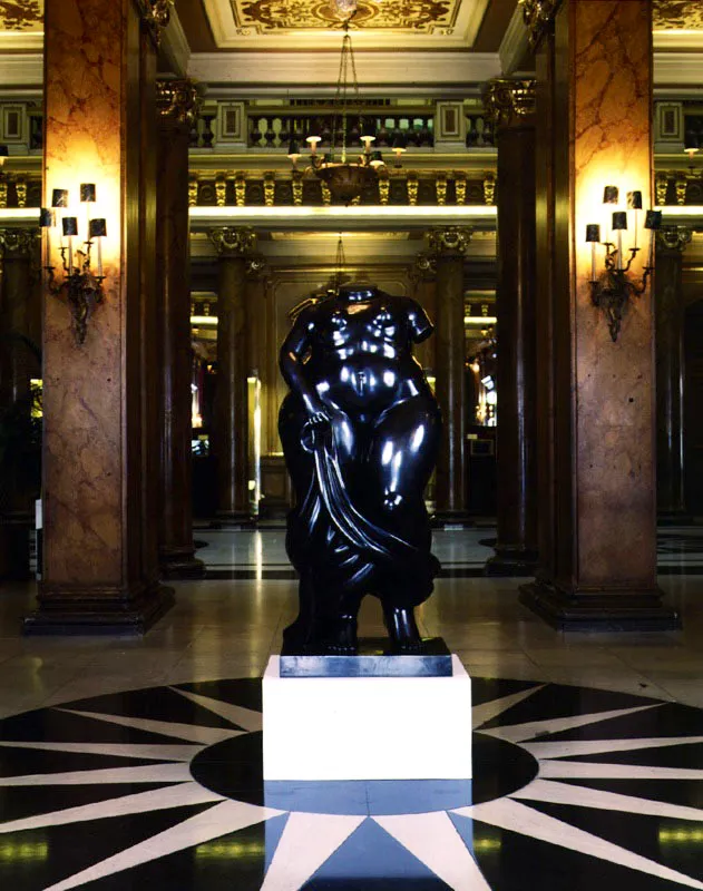 Venus.  
1987.  
Bronce.  
180 x 80 x 60 cm. 
Casino de Montecarlo. 1992  