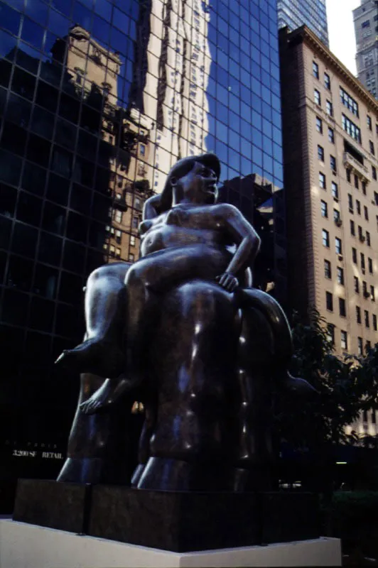 Rapto de Europa.  
1992.  
Bronce, edicin de 3.  
315 x 211 x 183 cm. 
Park Avenue, Nueva York. 1993   