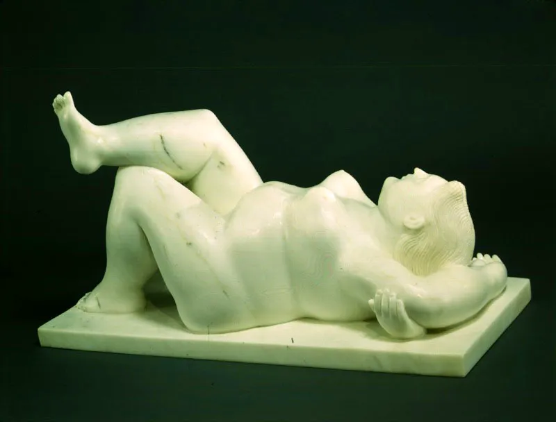 Figura recostada.  
1989.  
Mrmol, nica.  
33 x 57,6 x 24,5 cm.  