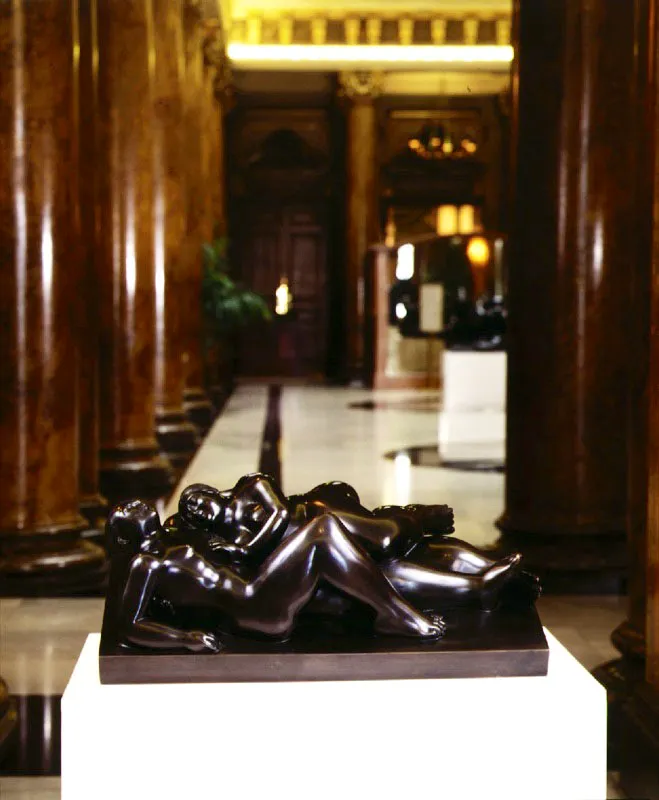 Amantes.  
1991.  
Bronce, edicin de 6.  
21,5 x 59,6 x 28,5 cm.  
Casino de Montecarlo. 1992 