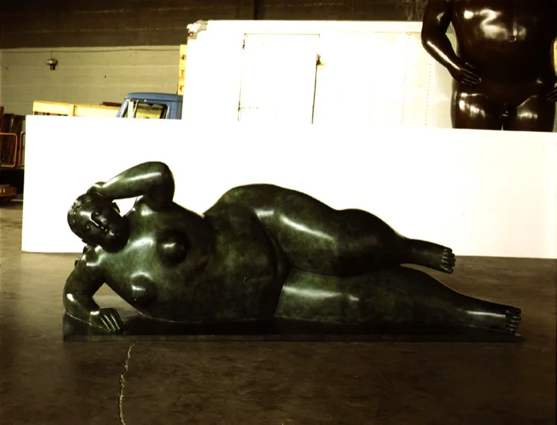 Mujer recostada.  
1992.  
Bronce, edicin de 3.  
93 x 246 x 90 cm.  
 