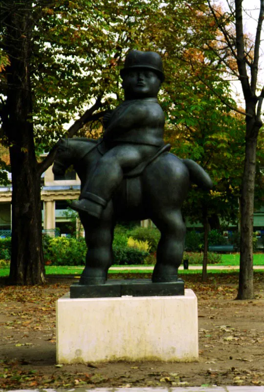 Hombre a caballo.  
1992.  
Bronce, edicin de 3.  
244 x 123 x 160 cm.  
Paseo de Recoletos, Madrid. 1994 