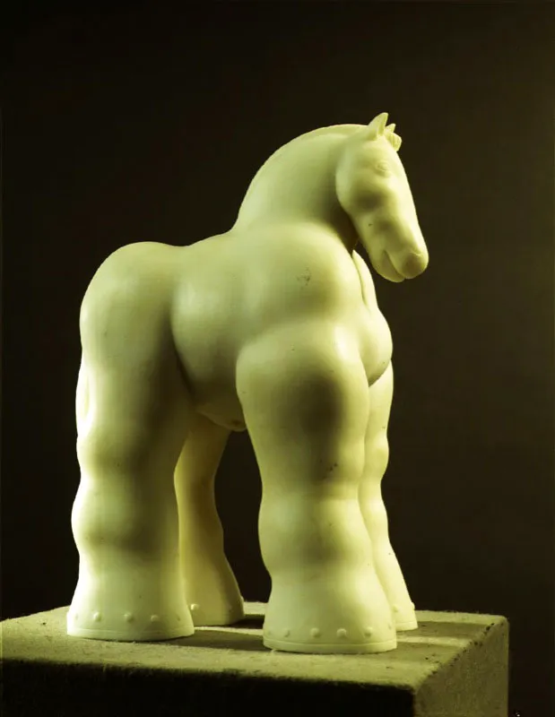 Caballo.  
1990.  
Mrmol.  
53 x 28 x 40 cm.   