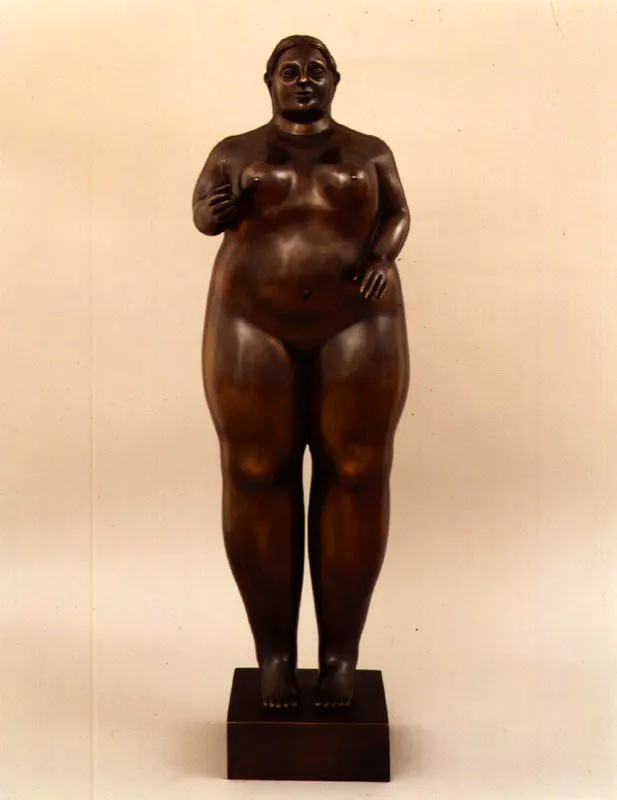 Mujer de pie.  
1995.  
Bronce, edicin de 6.  
87 x 25,5 x 25,5 cm.   