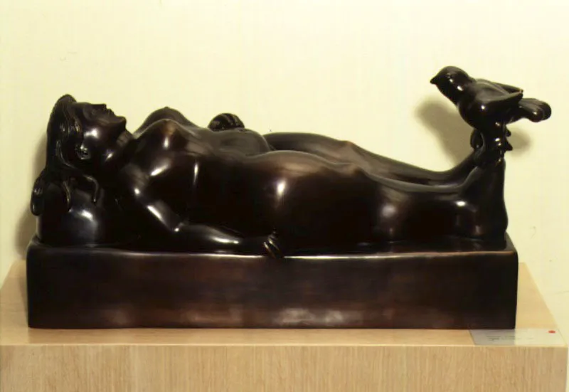 Mujer pjaro.  
1992.  
Bronce.  
30 x 21 x 56 cm.   