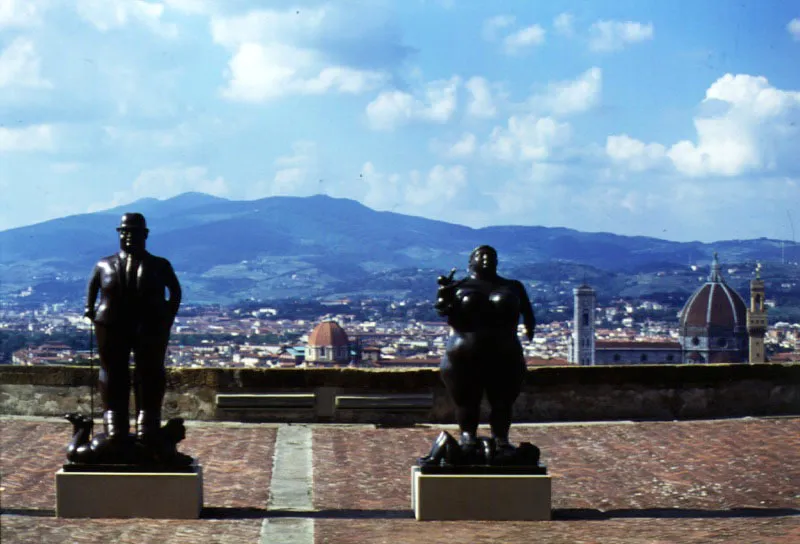 Hombre con bastn.  
1986.  
Bronce.  
240 x 68 x 120 cm. 

Madre e hijo.  
1989.  
Bronce, edicin de 3.  
208,3 x 114,9 x 69,2 cm
Forte Belvedere, Florencia. 1991 