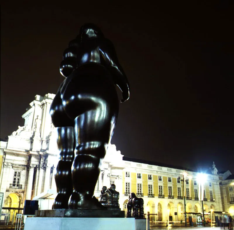 Eva.  
1990.  
Bronce, edicin de 3.  
360 x 140 x 120 cm. 
Plaza del Comercio, Lisboa. 1998.   