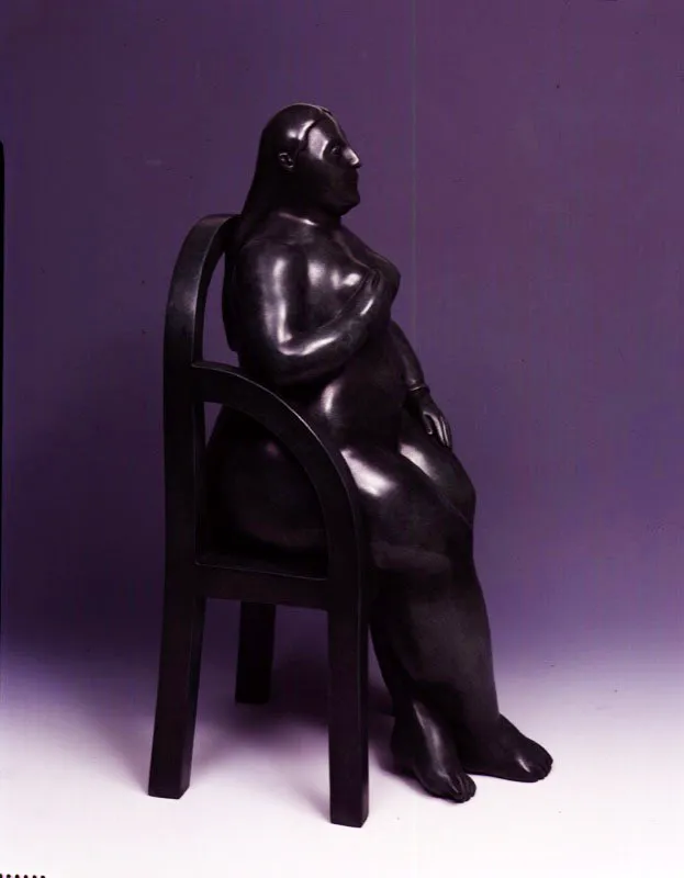 Maternidad.  
1995.  
Bronce.  
62 x 25 x 32 cm. 
 