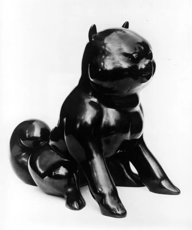 Perro  
1976.  
Bronce.  
40 x 30,5 x 43 cm. 
 