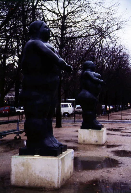 Hombre de pie.  
1992.  
Bronce, edicin de 3.  
298 x 113 x 135 cm. 
Campos Elseos, Pars. 1992  