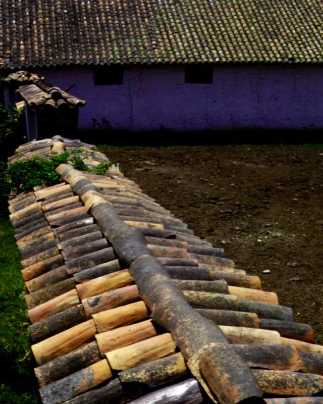 Muros originales delimitantes de
los espacios complementarios en Canoas, Soacha Distrito Capital.