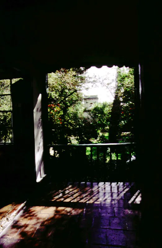 Casa de Suescn, Tibasosa, alrededores de Sogamoso, Boyac. Dadas las circunstancias paisajsticas originales del lugar, la galera de la casa resulta ser una obra maestra de arquitectura rural. 