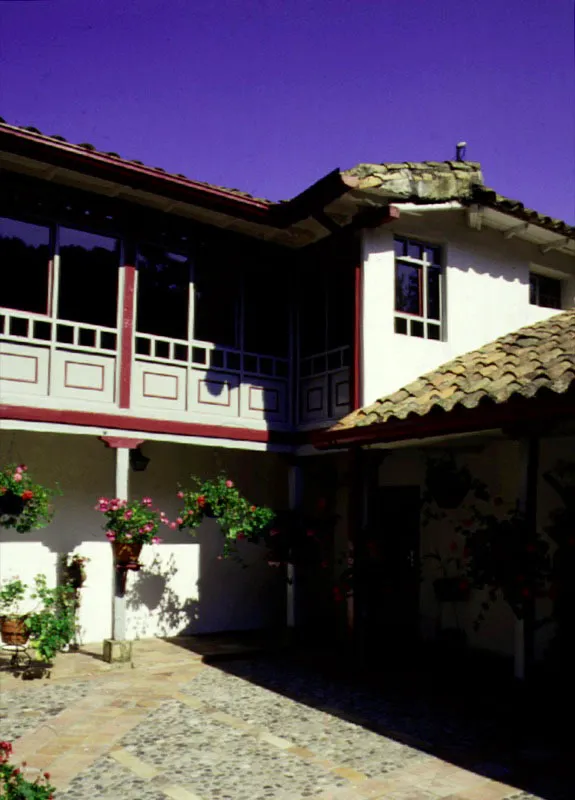 La Conejera, Suba, Distrito Capital.
La transformación de la casa colonial durante los siglos XIX y XX ha sido total. El aspecto que hoy presenta corresponde por entero a la época actual.