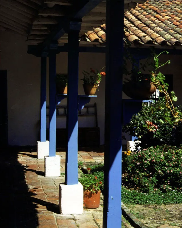 Patio de la casa de Gotua, en Iza, Boyacá. Construido en los últimos años del siglo XVIII o primeros del siglo XIX.