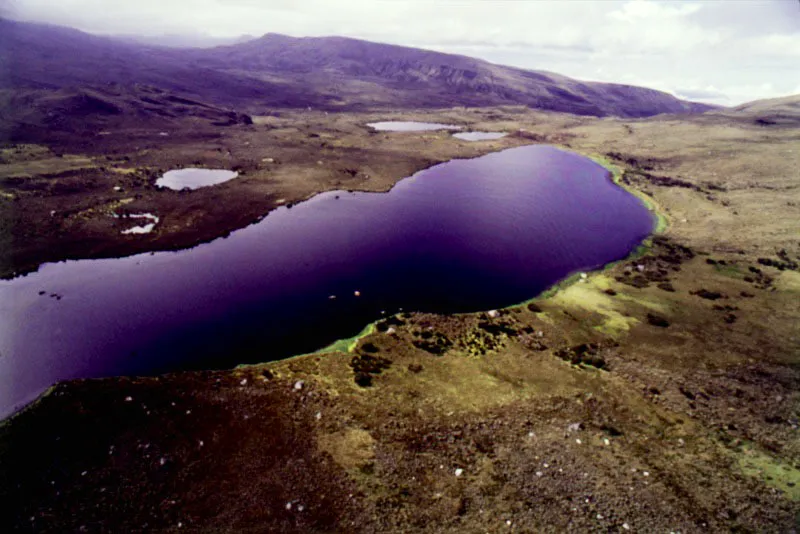 Páramo de Sumapaz: espejo de aguas y paisajes silenciosos.