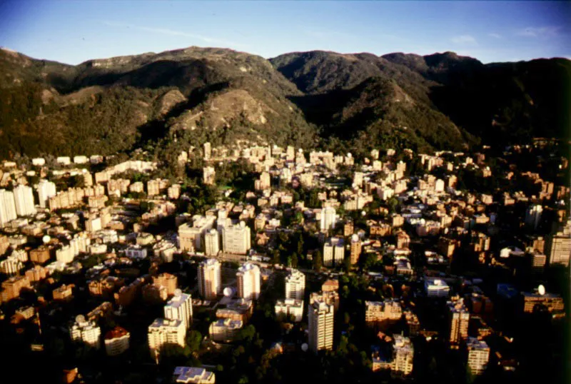 Los cerros, a la altura de la calle 78. 