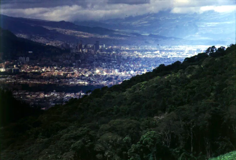 Chapinero, el Centro Internacional y el sur de la ciudad, vistos desde Miravalles. 