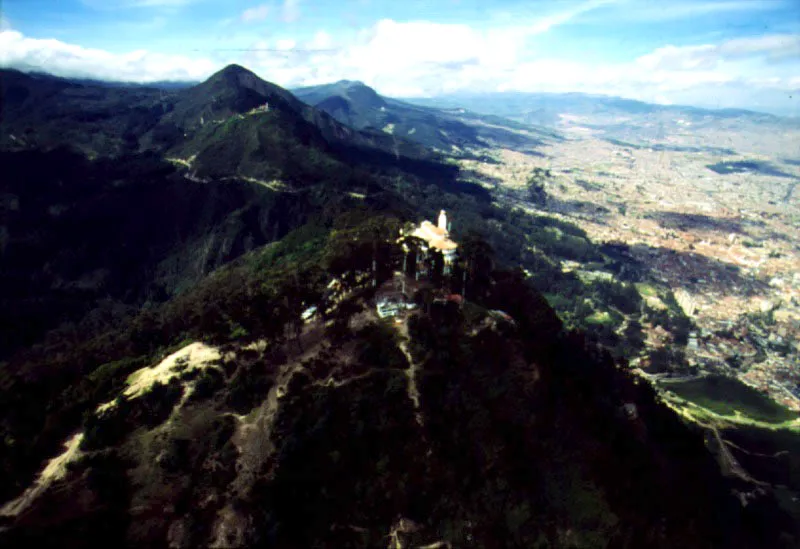 Vertiginosos caminos de las peregrinaciones hacia Monserrate. 