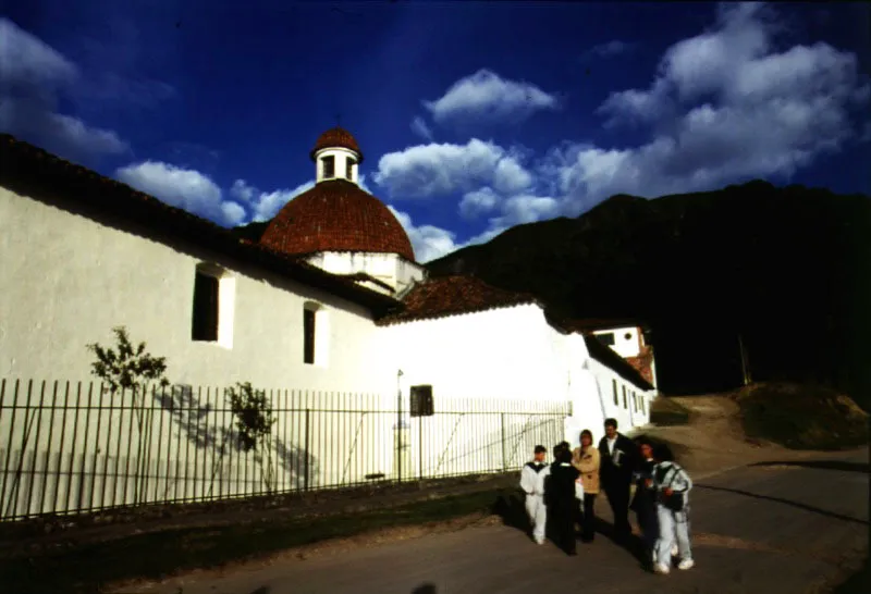 Iglesia de La Pea, sobre los cerros orientales. 