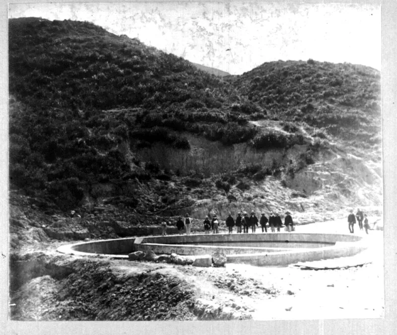 Tanque del acueducto de oriente, sobre los cerros. Bogot, 1895. Fotografa de 
Henri Duperly. 