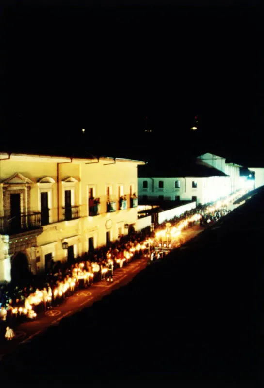 El Paso de San Juan, procesin del Viernes Santo, frente al Museo de Arte Religioso. 
 