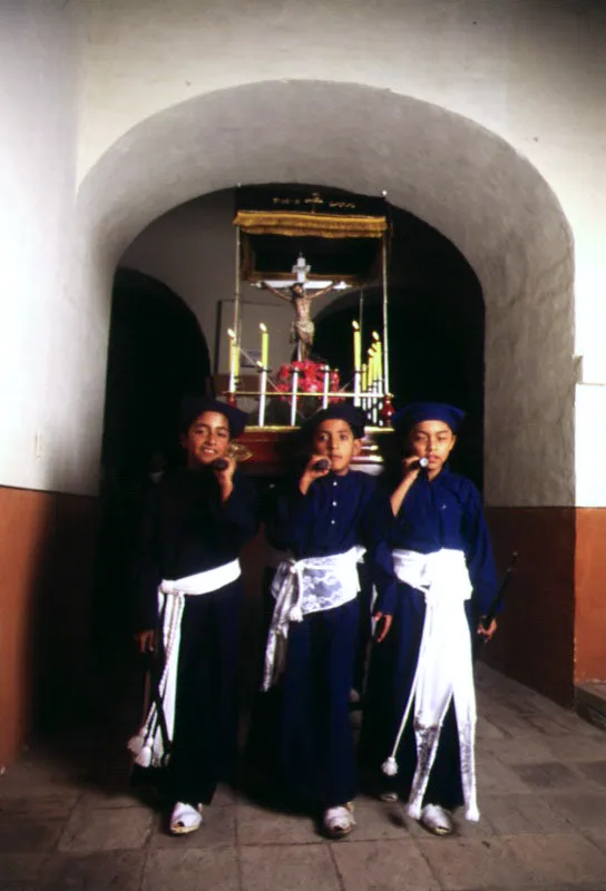 Procesiones chiquitas, paso del Cristo de la Veracruz. 