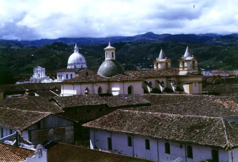 Cpulas de la Catedral Baslica de Nuestra Seora de la Asuncin y de la iglesia de San Jos.
 