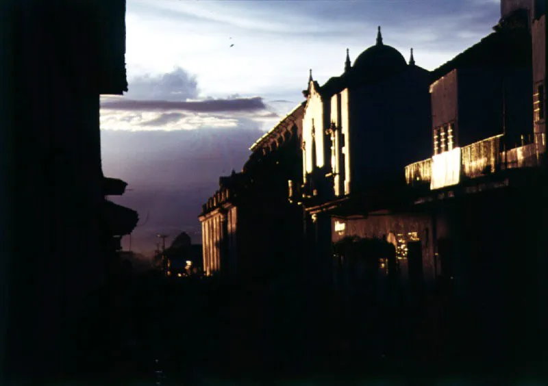 Contraluz de la iglesia de San Francisco en un atardecer de Popayn.
 