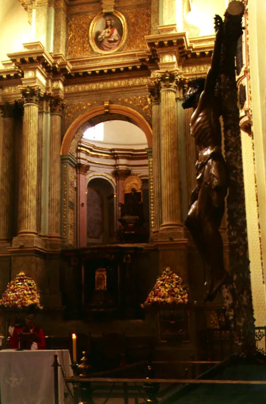  Imagen del Cristo de la Expiracin, o "El Cachorro", a la derecha del Altar Mayor de la iglesia de San Francisco. 