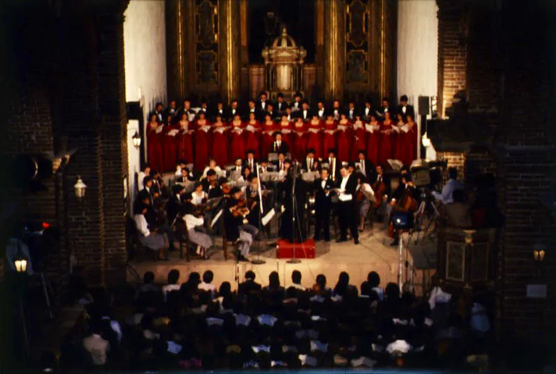El Coro de Cámara de Popayán, dirigido por Stella Dupont, en el templo de Santo Domingo.