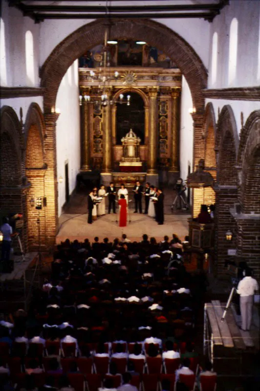 El grupo Ballestrinque, dirigido por Mara Cristina Snchez, en el templo de Santo Domingo. 