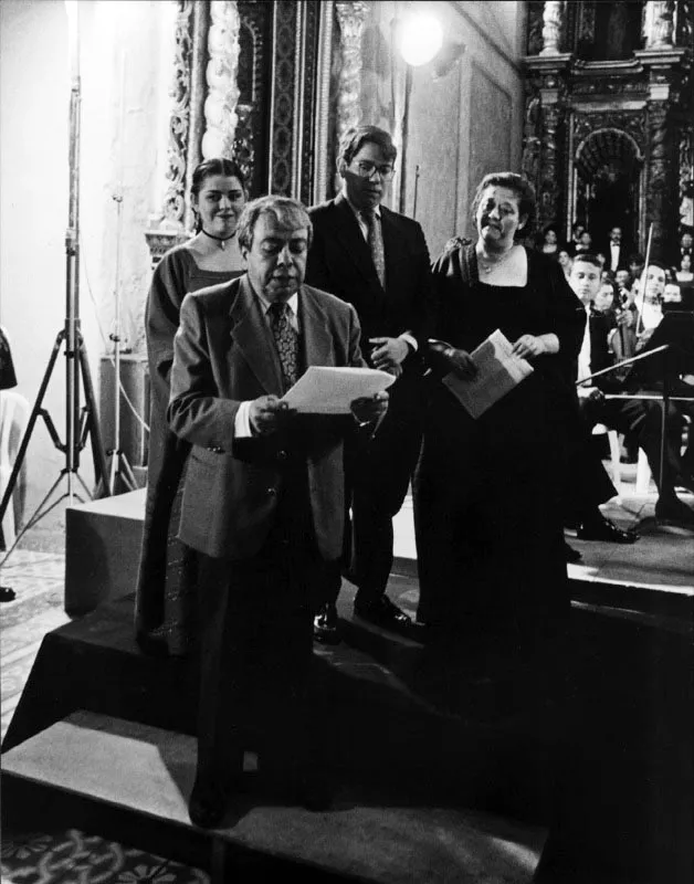 Homenaje al Coro de Cámara de Popayán y a su directora, Stella Dupont, con motivo de sus 30 participaciones en los festivales.