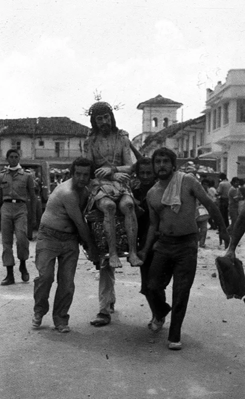 El terremoto del 31 de marzo de 1983 ocurri en pleno Jueves Santo. En ese momento, junto con el rescate de las vctimas humanas, una de las prioridades fue la salvacin de las imgenes que se encontraban en los templos.  Minutos despues del terremoto, cuatro cargueros veteranos recuperaron de la Catedral semidestruda, la imagen del Santo Ecce Homo, patrono de la ciudad.
 