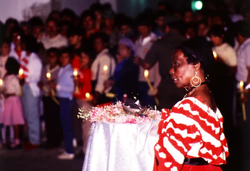 Sahumadora en la procesin del Viernes Santo. 