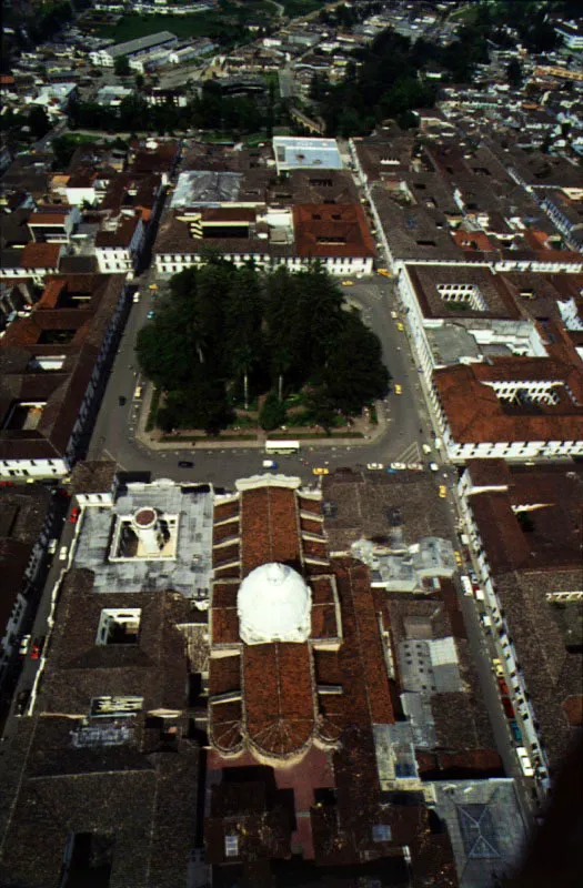 Iglesia de Beln y Parque de Caldas.  