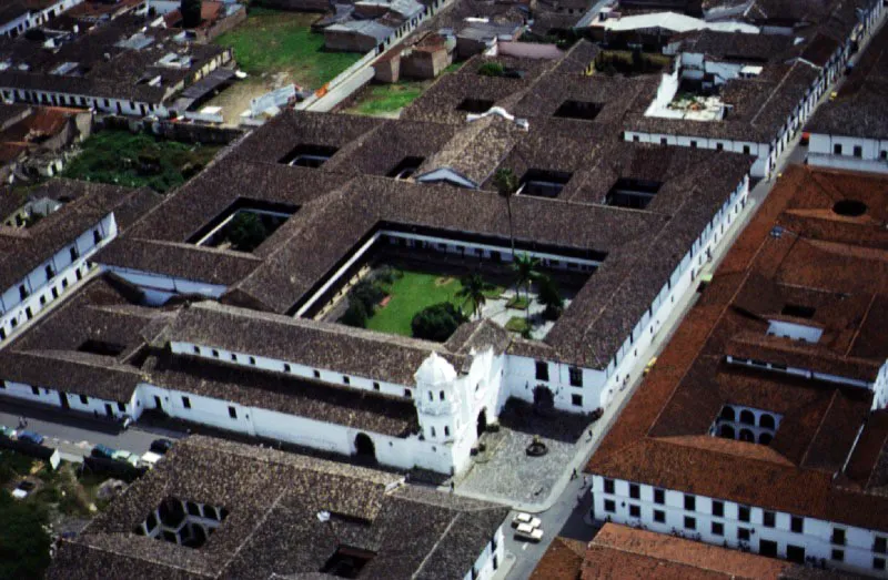 Iglesia de Santo Domingo y claustro de la Universidad del Cauca.
 