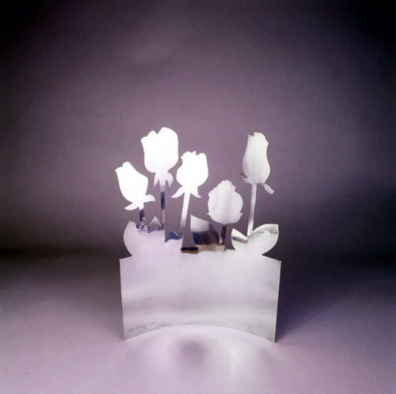 De la artista colombiana, María Clara Gómez, escultura que reproduce la forma de la flor. José Fernando Machado