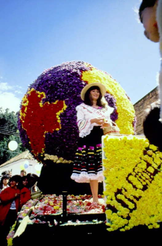 Festivales regionales de flores de los municipios de la Sabana de Bogot, donde los trabajadores ponen en juego su imaginacin y creatividad construyendo carrozas de diversos motivos adornadas con flores, que concursan en eventos de saludable esparcimiento para todos los campesinos de las zonas floricultoras. El Tiempo